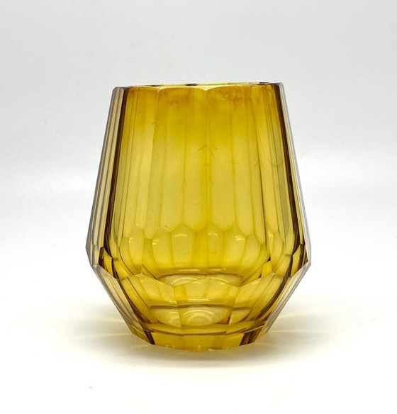 Image 1 of Art Deco Facetten-Vase – Bernstein – Stil Josef Hoffmann / Moser (1920er)