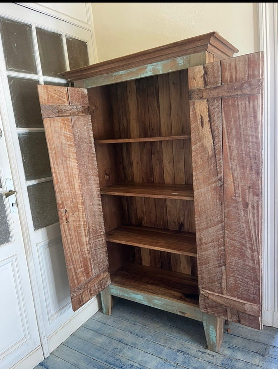 Image 1 of Rustikaler brasilianischer Kleiderschrank mit türkisfarbener Patina – Oficina de Agosto