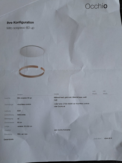 Œil mythique suspendu