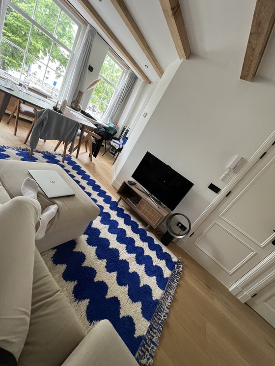 Tapis Marocain Ondulé Bleu Cobalt & Ivoire | Tapis Rayé Fait Main | Tapis Berbère en Laine - 180 x 270 cm (photo 6 of 6)