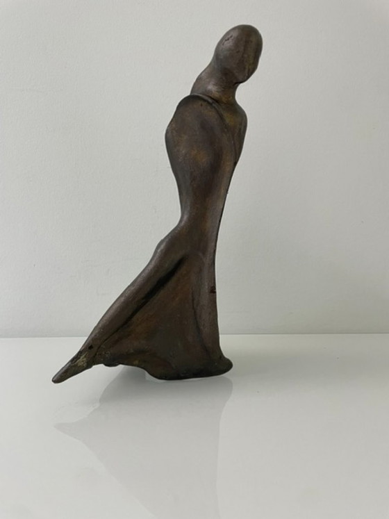 Image 1 of Expressieve sculptuur figuur in de wind - futuristisch