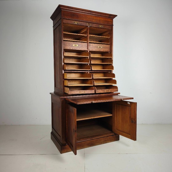 Notarschrank/Archivschrank mit Rolldeckel aus holländischer Eiche aus den 1930er Jahren – Aktenschränke, Wood (photo 4 of 12)