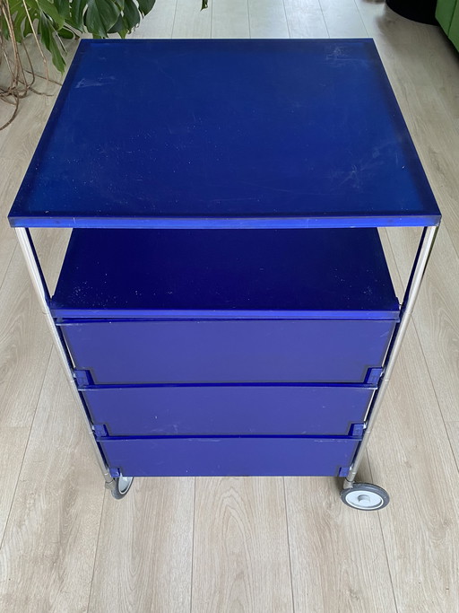 Kartell Mobil 3 cabinet, color cobalt blue