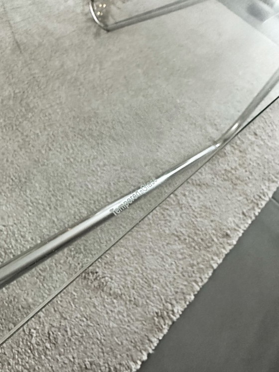 Image 1 of Table basse vintage en verre avec structure tubulaire chromée – style Bauhaus