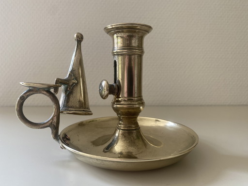 Antieke kandelaar in massief brons