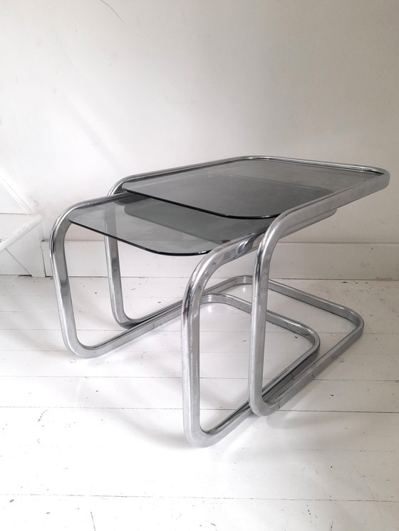 Image 1 of 70S Chroom en Rookglas Nesting Tables