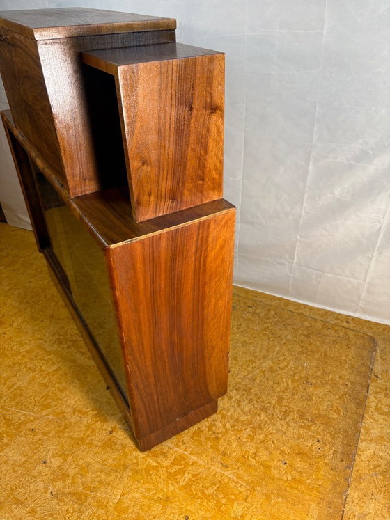 Vintage Art Deco bureau uit de jaren 1930 van wortelnotenhout met vitrinekast – Schrijftafel met klep aan (photo 10 of 12)