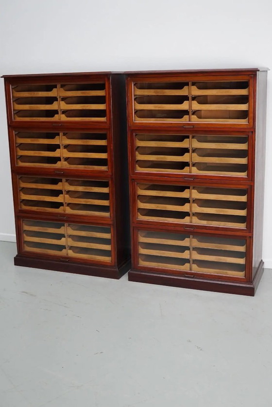 Image 1 of Armario de mercería inglés con puertas de cristal, circa 1920/1930