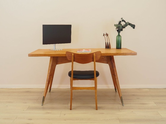 Image 1 of Eikenhouten bureau, Italiaans design, jaren 70, vervaardigd in Italië.