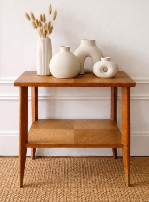 Klein vintage bijzettafeltje in Scandinavische stijl