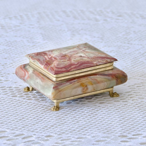 Antique jewelry box in onyx marble, velvet and gilded lion paws