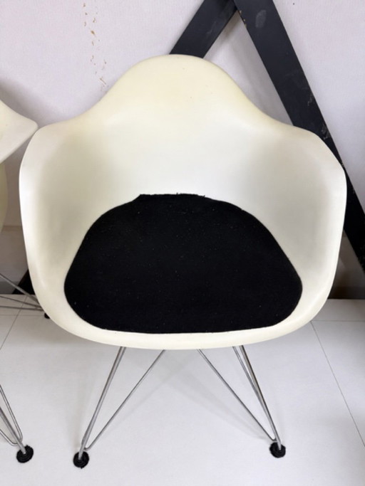 6x Vitra Eames Stühle – eetkamerstoelen, rvs, Plastic (photo 2 of 9)