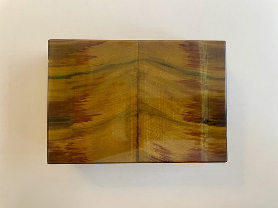 Image 1 of Schatulle aus Tigerauge mit Roten und grünen Einschmelzungen 