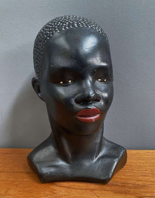 Keramische buste van een Afrikaanse man uit de jaren 1960.