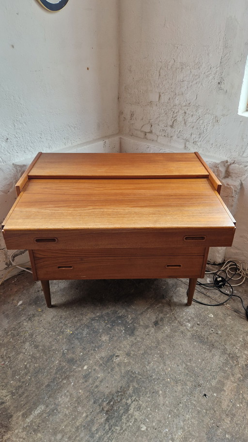 Commode design danois avec coiffeuse et miroir, années 1970