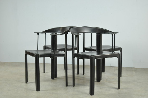 Image 1 of Italiaanse postmoderne vintage leren eettafelstoelen, 1980s