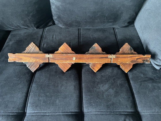 Image 1 of Primitiv Brutalistischer Kleiderständer aus Holz