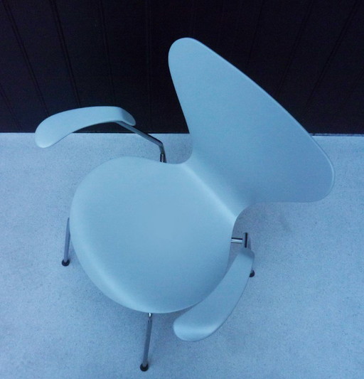 Chaise Mod. 3207 Arne Jacobsen CERDO