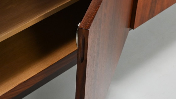 Image 1 of Ib Kofod-Larsen, Rozenhout Credenza. Denemarken, ca.1960
