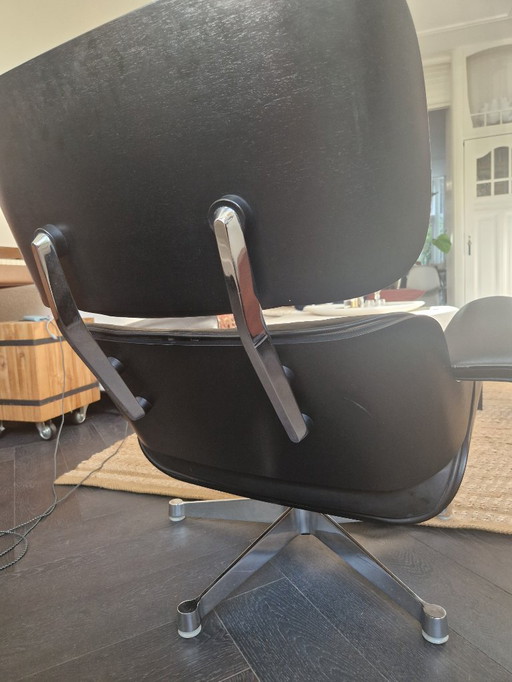Eames Lounge Stoel van Herman Miller