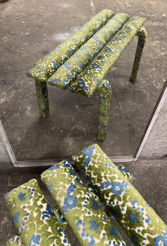 Image 1 of Banco de terciopelo floral