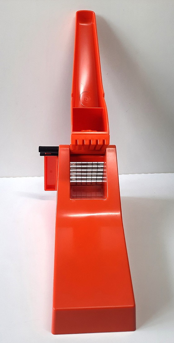 Image 1 of Coupe-frites SUSI orange iconique des années 70, style futuriste – Fabrication suisse, design vintage