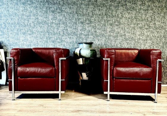 Image 1 of 2 vintage LC2 Le Corbusier stoelen in rood leer, Italië, jaren 80