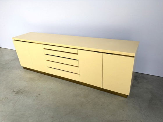Buffet bas en laiton et laque par Jean Claude Mahey, années 1970 – Bois (photo 2 of 8)