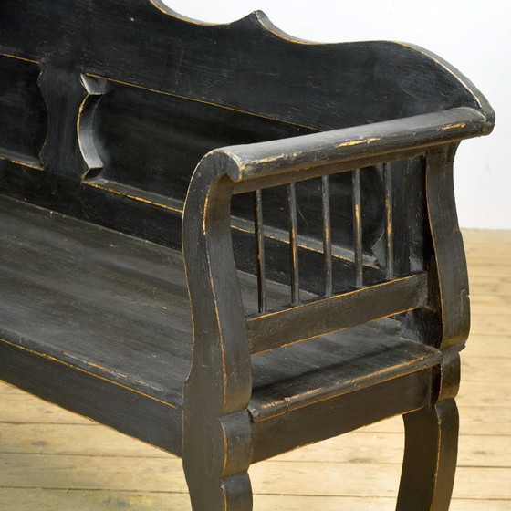 Image 1 of Banco antiguo de pino, década de 1900.