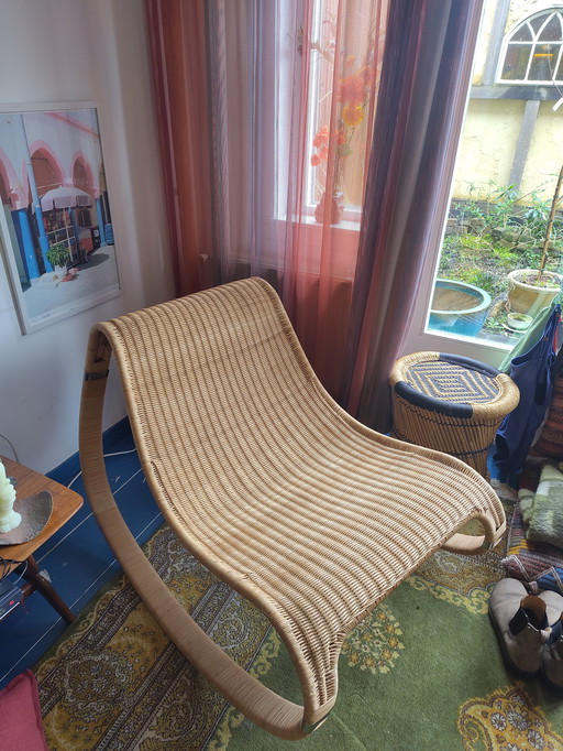 Fauteuil à bascule vintage en rotin