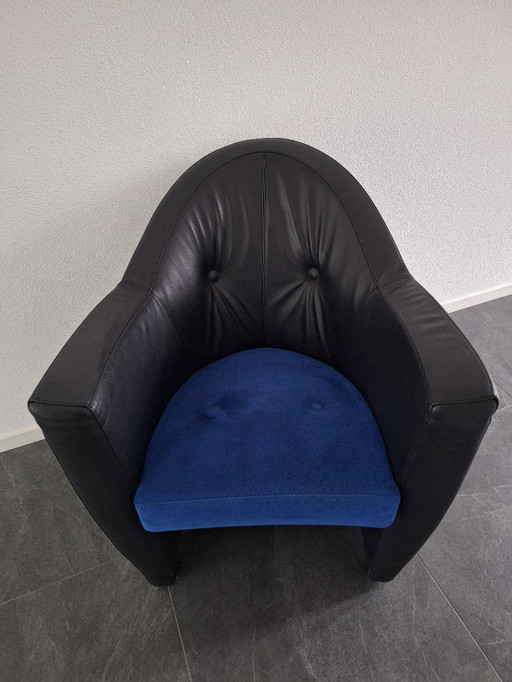 Leolux Carabita black leather with blue Cantara seat