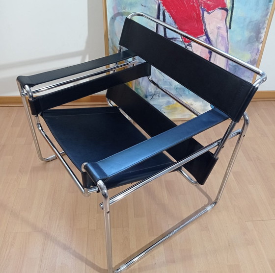 Image 1 of Poltrone Knoll Wassily B3 in pelle nera di Marcel Breuer