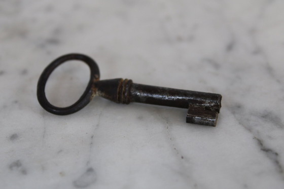 Image 1 of CASSETTIERA IN ROVERE CON PIANO IN MARMO GRIGIO XIX SECOLO FRANCIA