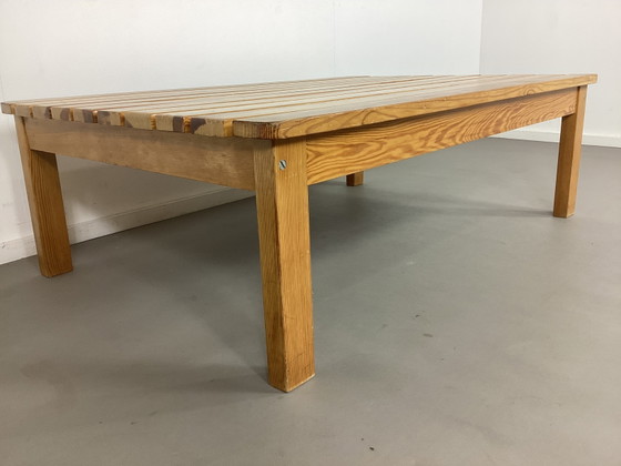 Tavolino da caffè vintage scandinavo a doghe in pino degli anni Settanta – Tavolini da caffè, Legno (photo 4 of 10)