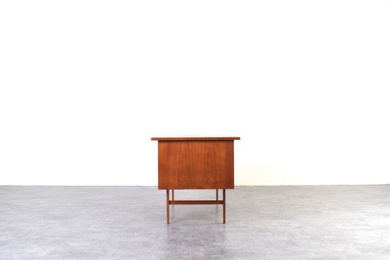 Image 1 of Mid Century Dänischer Teak Chefschreibtisch, 1960er Jahre