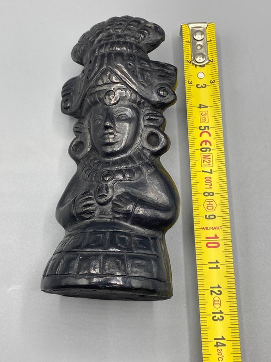 Statuetta raffigurante una dea con copricapo a ventaglio, in stile messicano. – Stoviglie (photo 5 of 6)