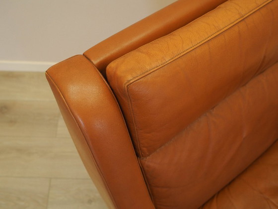 Image 1 of Oranje fauteuil, Deens design, jaren 70, gemaakt in Denemarken.