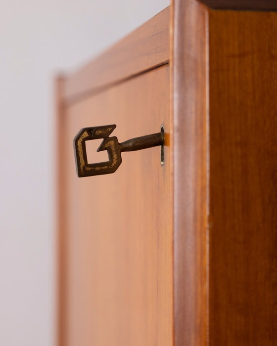 Image 1 of Vintage teakhouten dressoir uit de jaren 60 met wandmontagesysteem, Italiaans design.