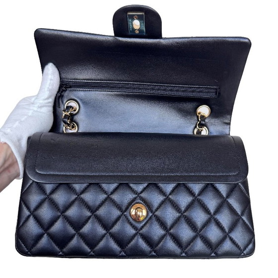 Chanel Classic Flap Medium – Crossbody bags, Lambskin (photo 13 of 17)