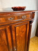 Antique Gründerzeit Vertiko Cabinet in Walnut – Circa 1890–1900  A stunning antique Gründerzeit Vertiko cabinet dating from the 