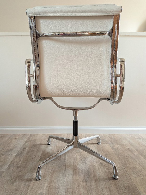 Image 1 of Vintage bureaustoel met zachte zitting en vierpootonderstel – toegeschreven aan ICF / Eames EA 208