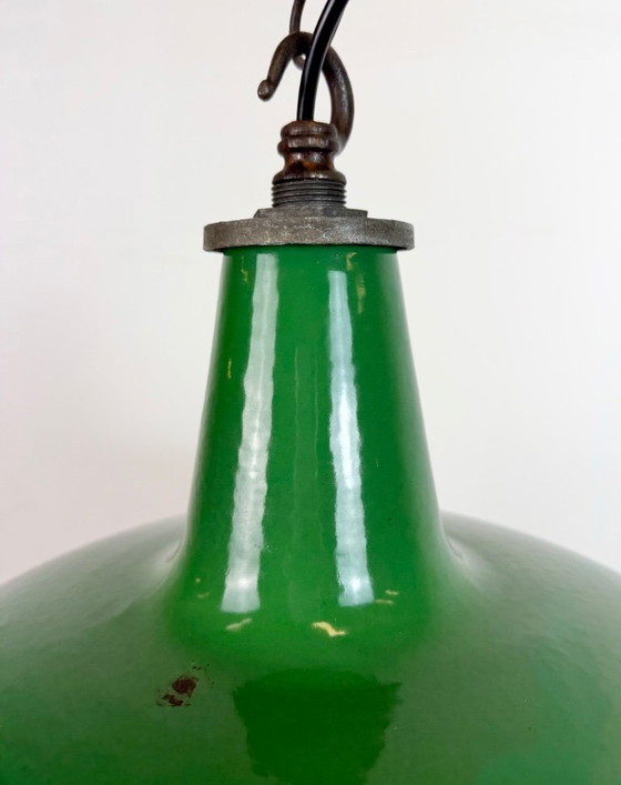 Image 1 of Industriële groene emaille hanglamp van Revo, jaren 1950.