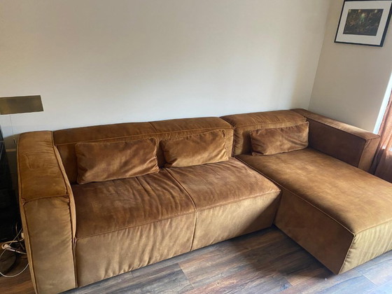 Image 1 of Divano angolare Mouna, marrone dorato – velluto, comodo e spazioso