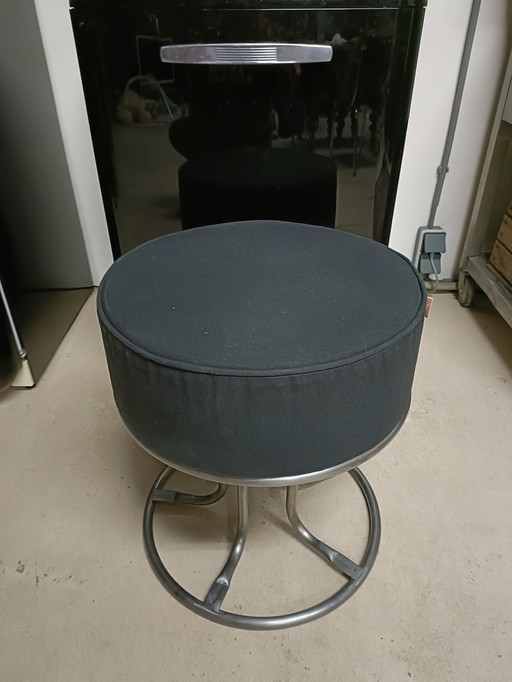Schwarzer Canvas-Pouf
