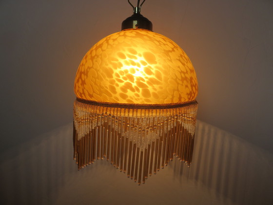 Image 1 of Lampada a sospensione vittoriana, vetro marmorizzato, frange di perline e ottone