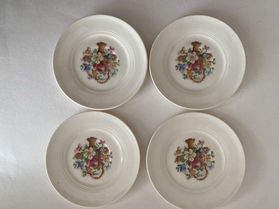Image 1 of Cesta de porcelana Salem, fabricada en EE. UU. aproximadamente en 1950.