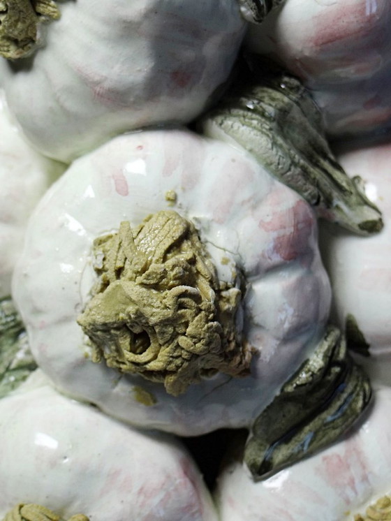 Image 1 of Vintage trompe-l'œil pyramid of garlic in glazed ceramic, Manises, Spain