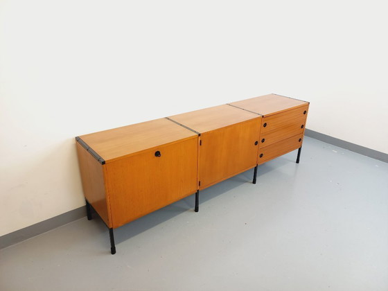 Image 1 of Groot laag vintage modernistisch ARP Minvielle dressoir van Guariche Mortier Motte in essenhout en zwart metaal uit de jaren 60