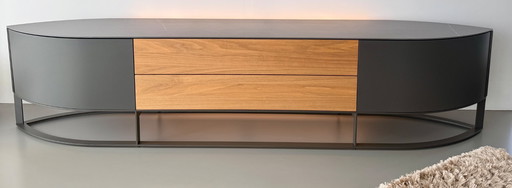 Hulsta Navis Meuble TV bas équipé d'un éclairage.