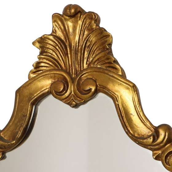 Image 1 of Espejo antiguo estilo barroco con remate, clásico dorado, Francia, 62 cm.